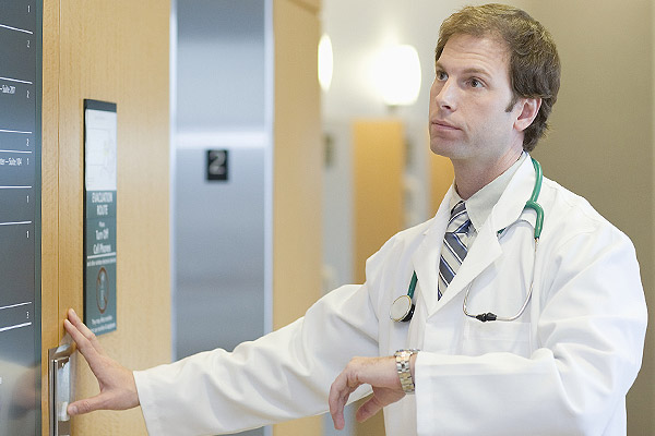 辛格林醫用電梯