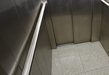 標配不銹鋼扶手