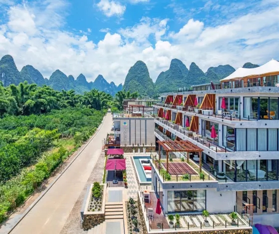 桂林電梯案例項目-辛格林為花田海詩酒田園提供酒店電梯