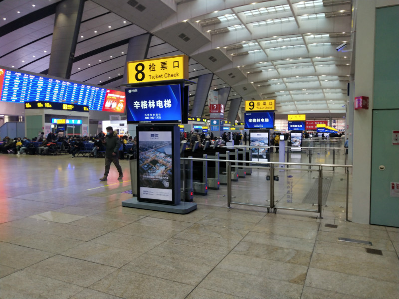 霸屏全國十大機(jī)場,300多個高鐵站點!辛格林電梯強(qiáng)勢展現(xiàn)主動安全品牌風(fēng)采!