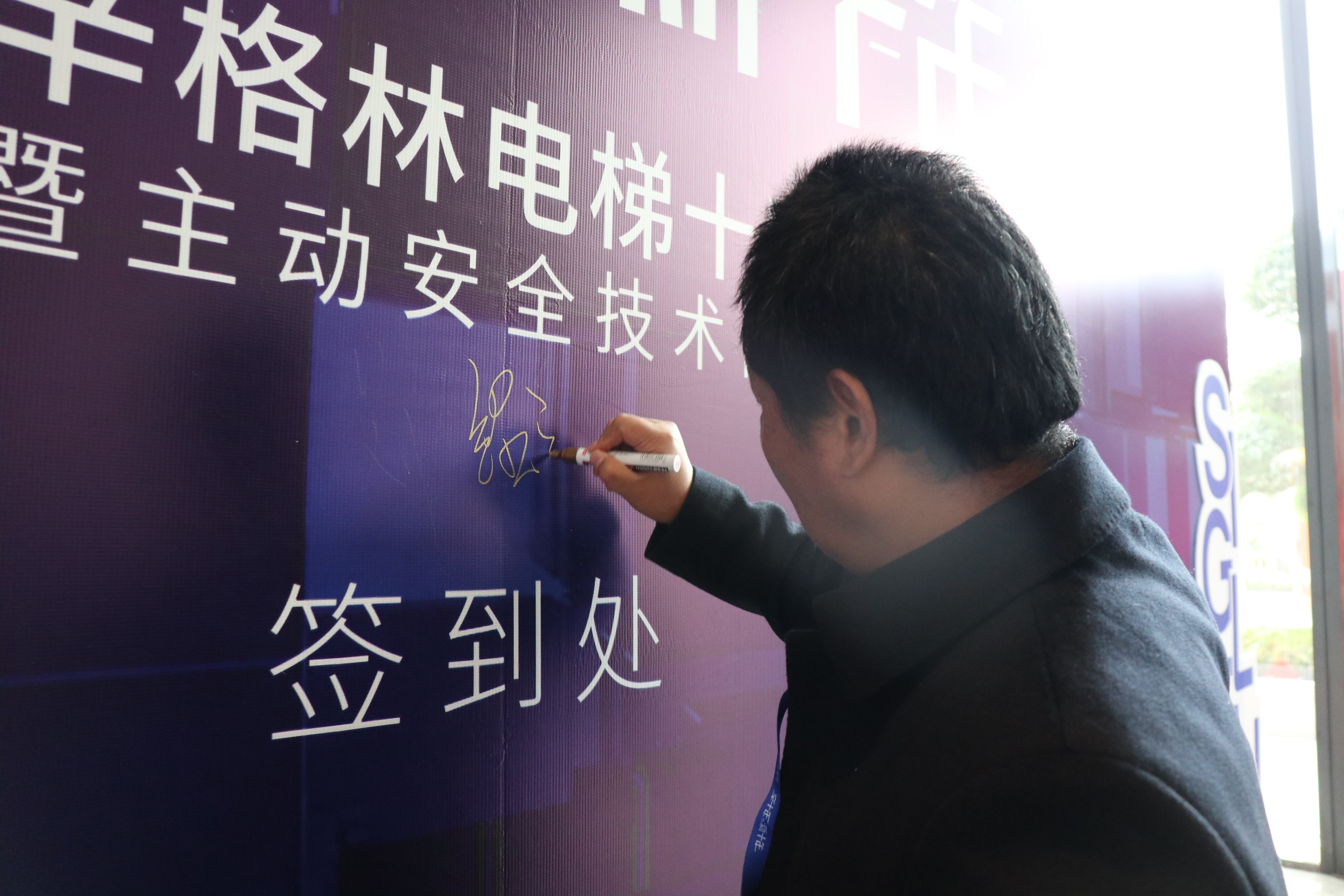 商用電梯哪個牌子好？辛格林電梯就不錯！