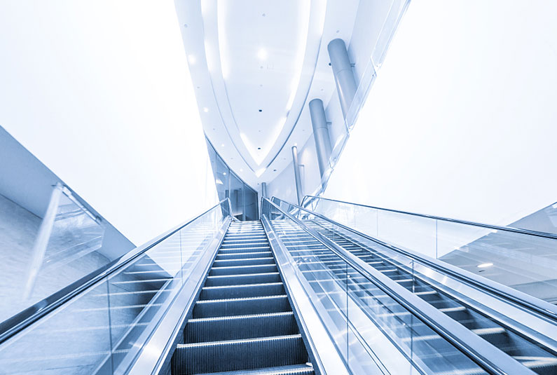 哈薩克斯坦火車站：扶梯新應用