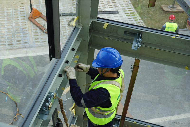 辛格林工廠總部員工宿舍分段式框架結構電梯安裝中 辛格林工廠總部員工宿舍分段式框架結構電梯安裝中