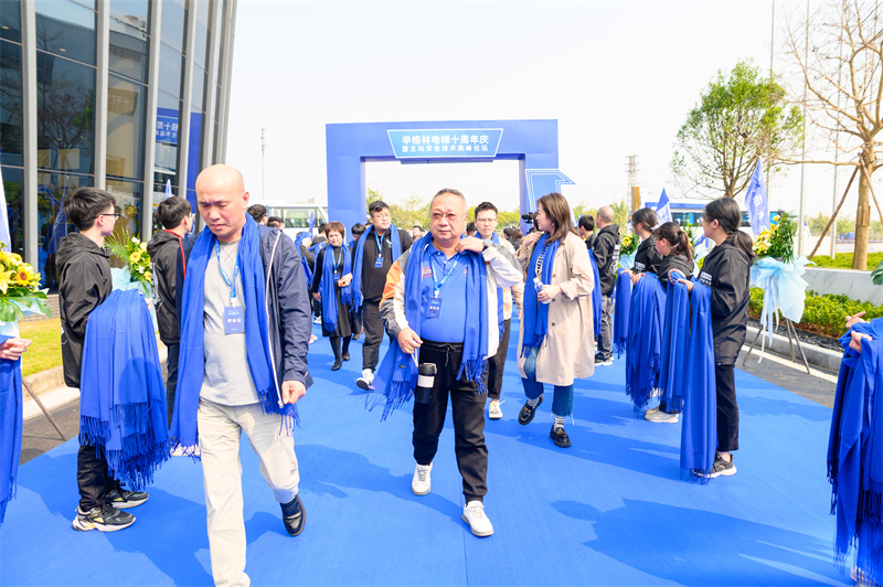 NBB_7189.jpg NBB_7189.jpg