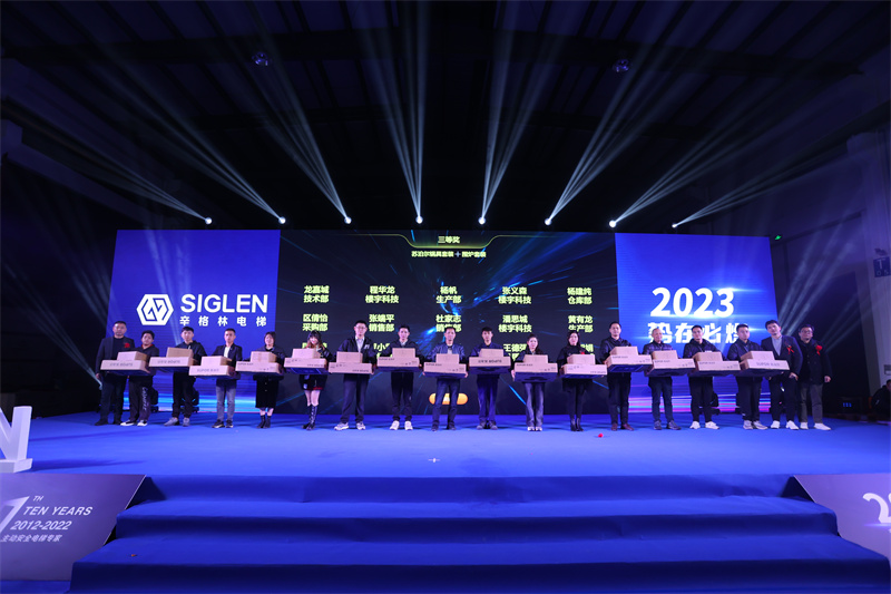 BAO_2244.jpg BAO_2244.jpg